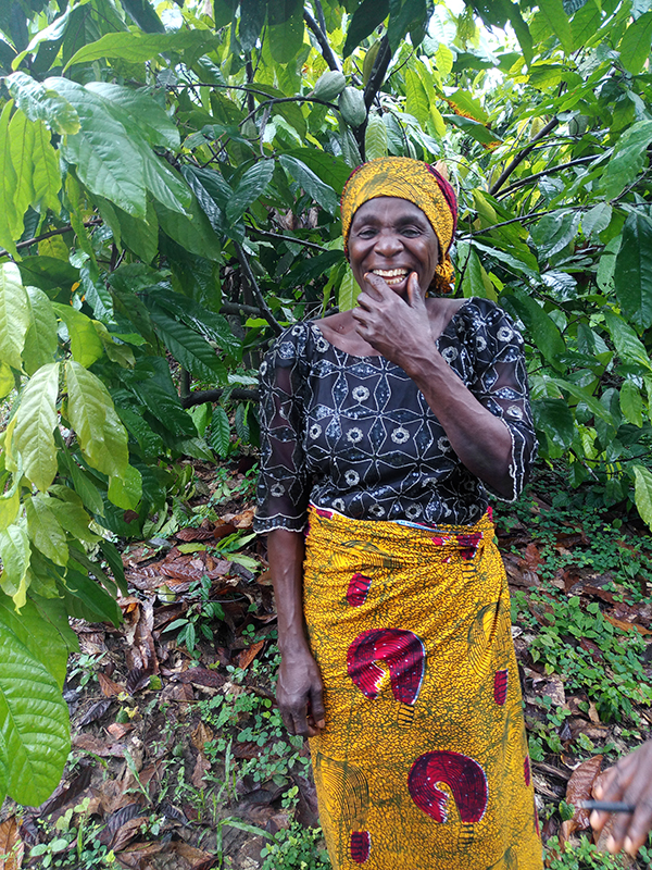 After receiving training, Glory Adam Ayo has been planting other trees in her cacao plantation and using natural fertilizer. âNow the cocoa trees are healthier, the leaves do not die and the cocoa produces more than before,â she says.